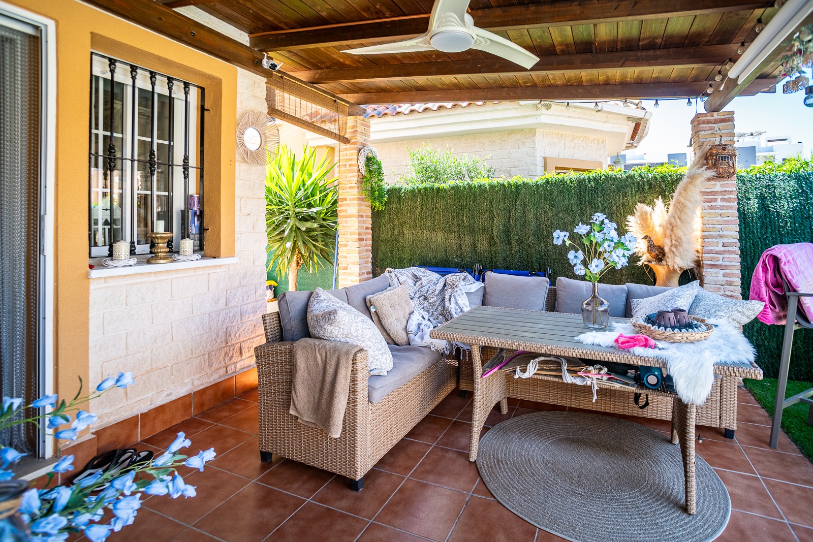 Mediterranean villa in El Raso – Guardamar del Segura We are pleased to present this stylish Mediterranean villa, located in the popular residential area of El Raso in Guardamar del Segura