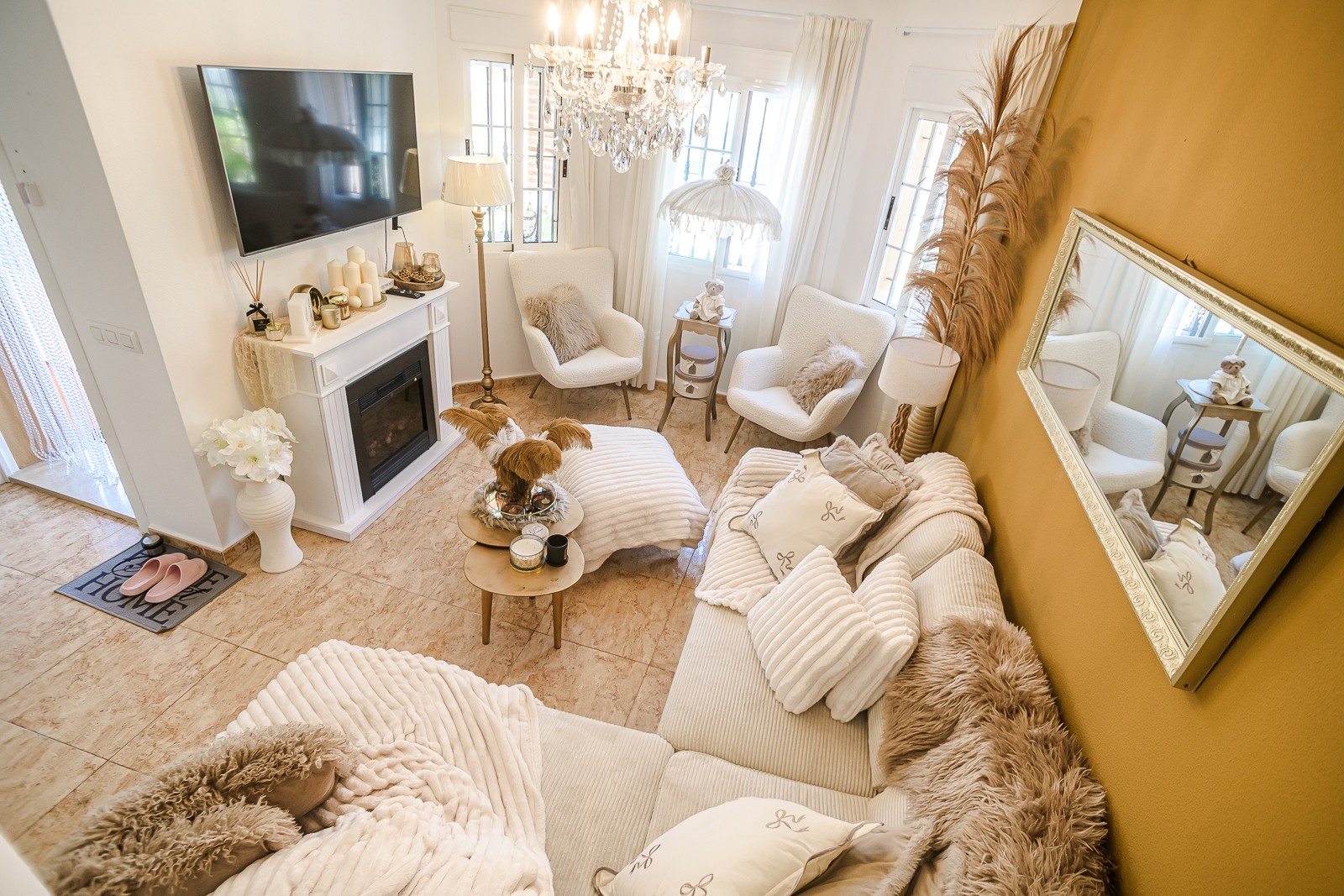 Mediterranean villa in El Raso – Guardamar del Segura We are pleased to present this stylish Mediterranean villa, located in the popular residential area of El Raso in Guardamar del Segura