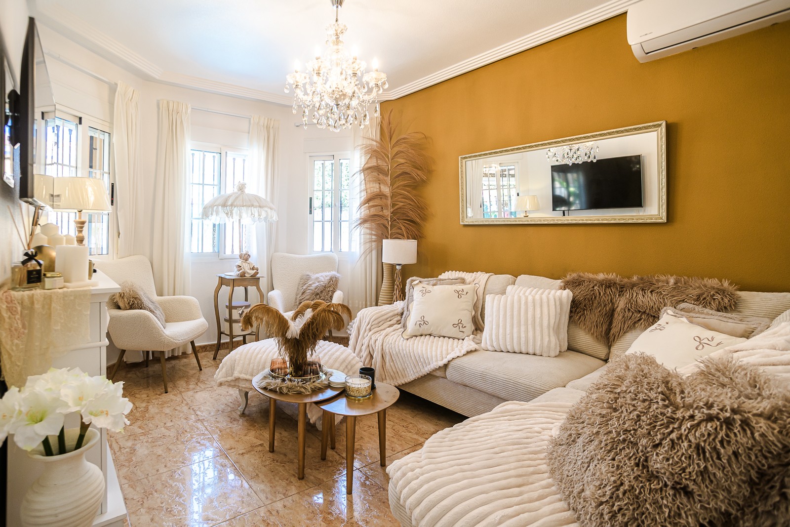 Pool area in villa for sale in Guardamar del Segura