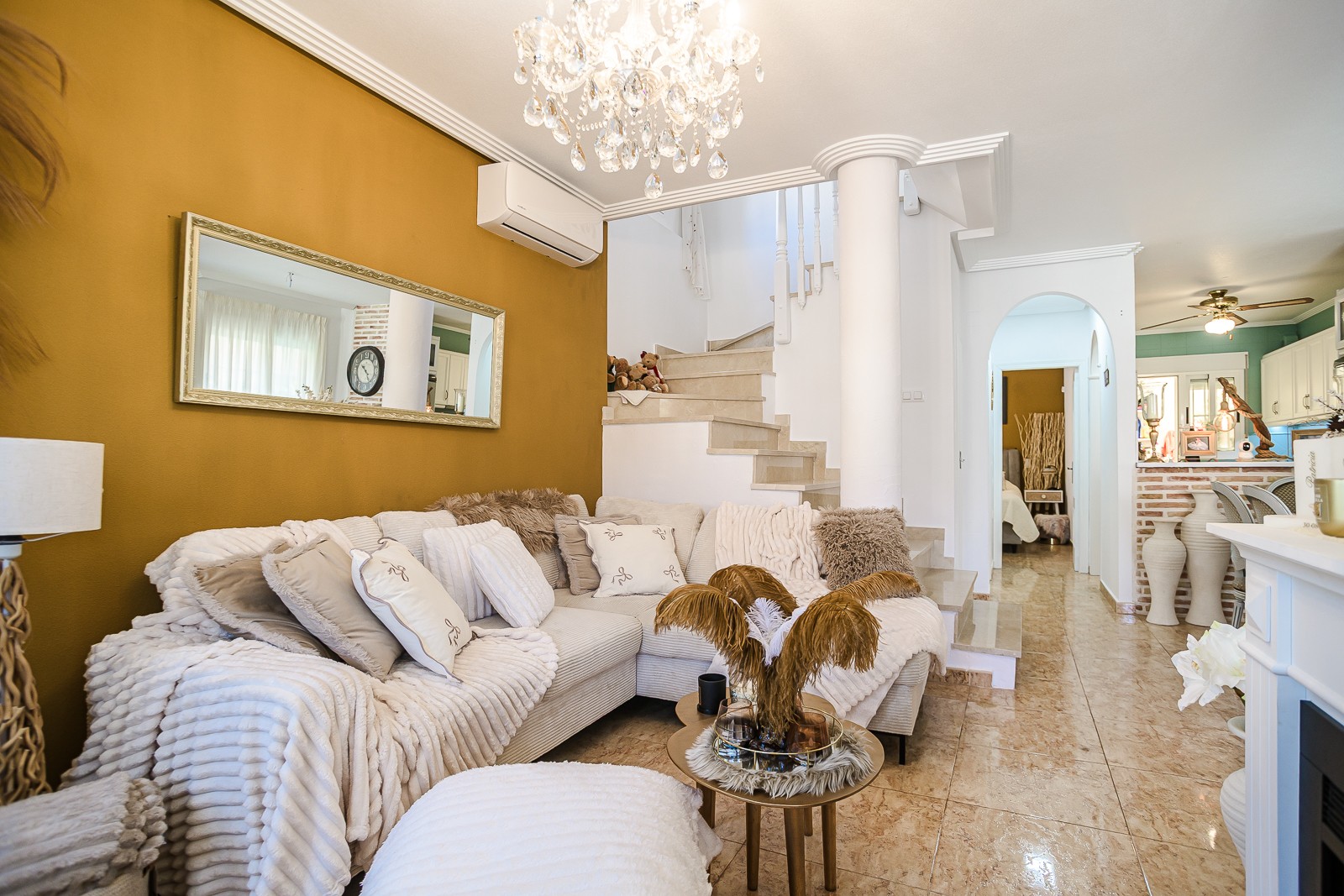 Dining area in villa for sale in Guardamar del Segura
