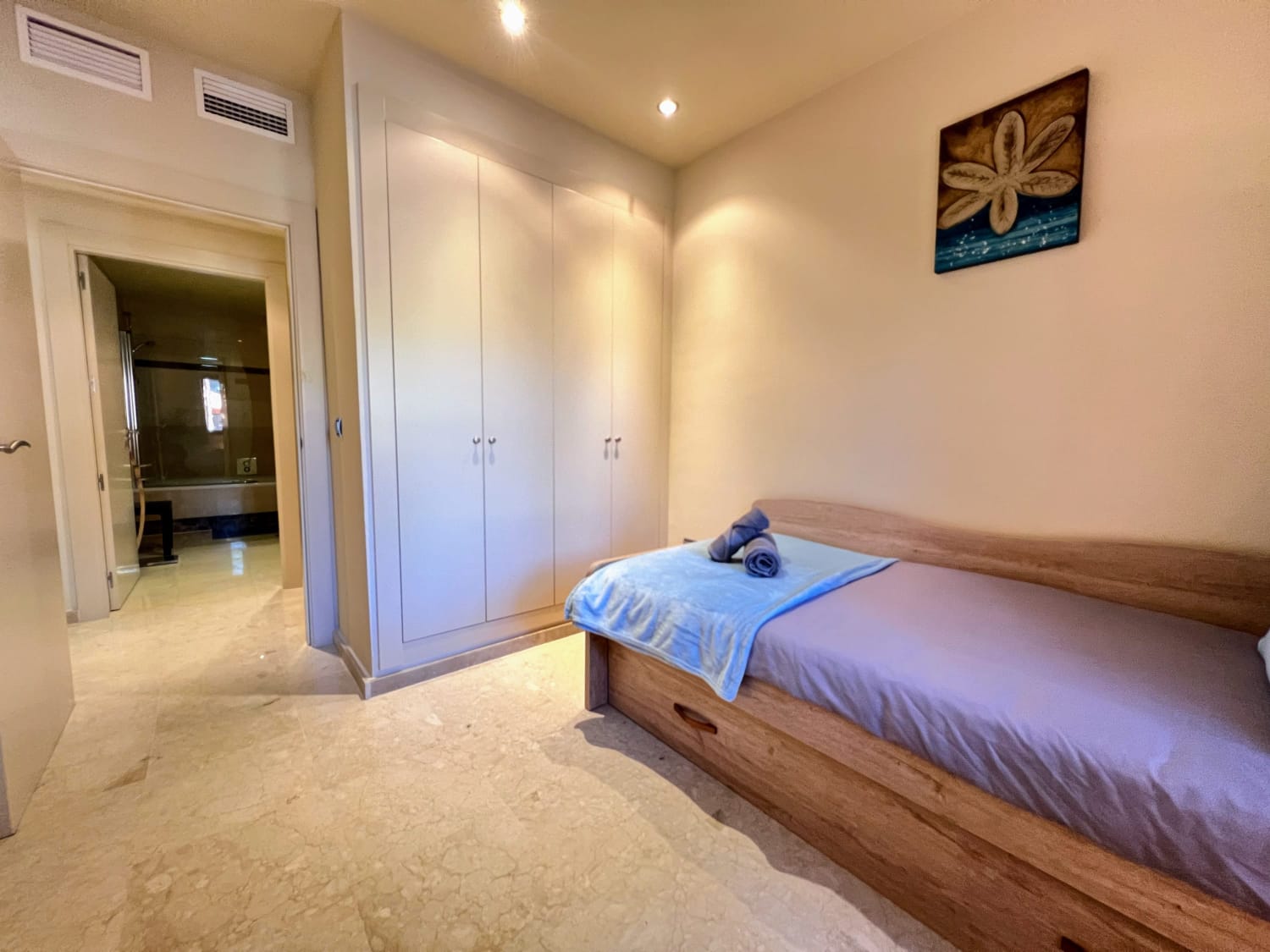 Master bedroom in apartment for sale in Los Alcazares