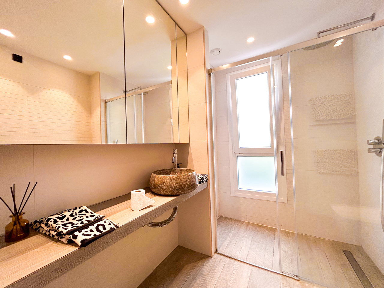 Master bedroom in villa for sale in Algorfa