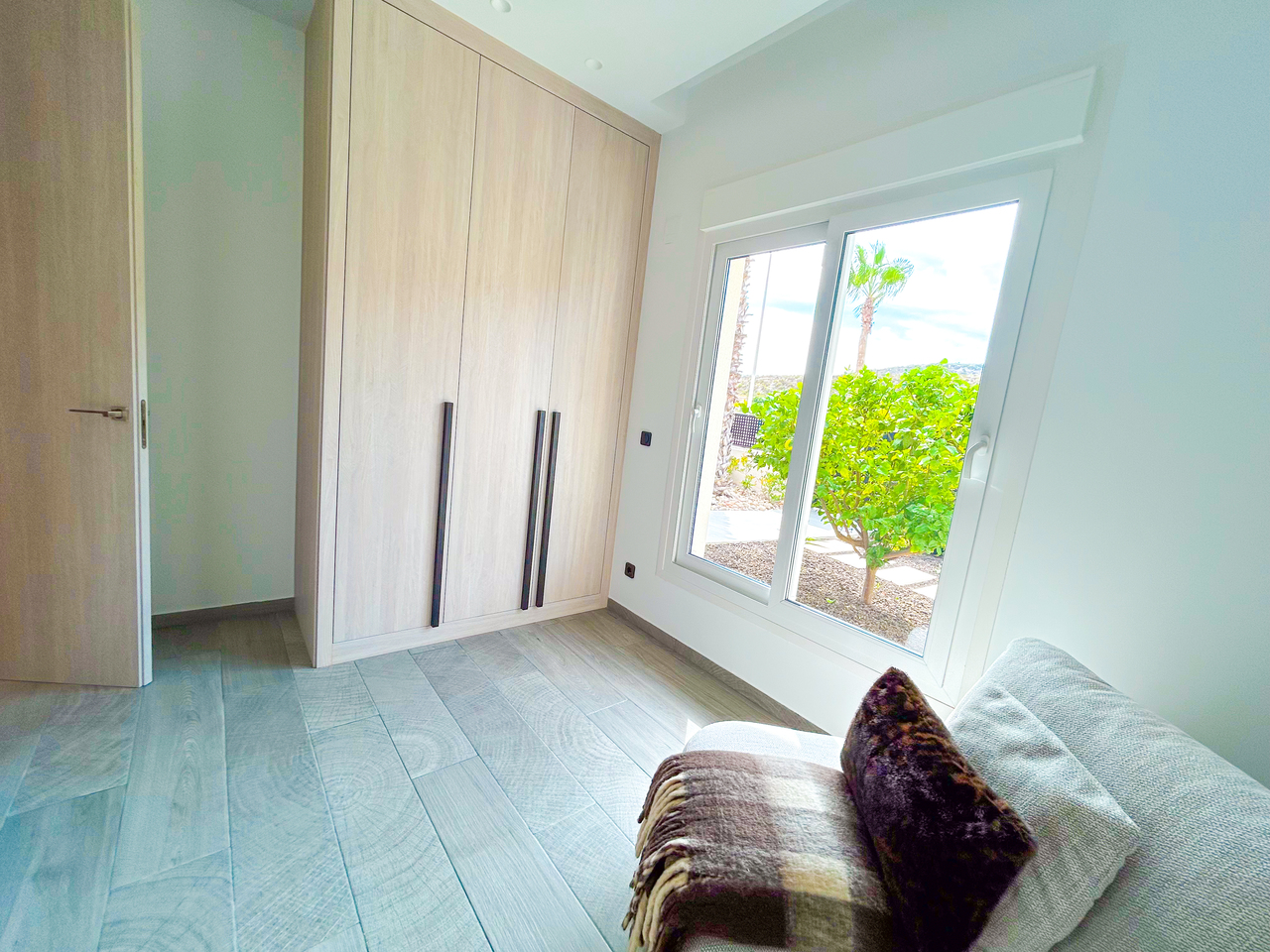 Bedroom in villa for sale in Algorfa