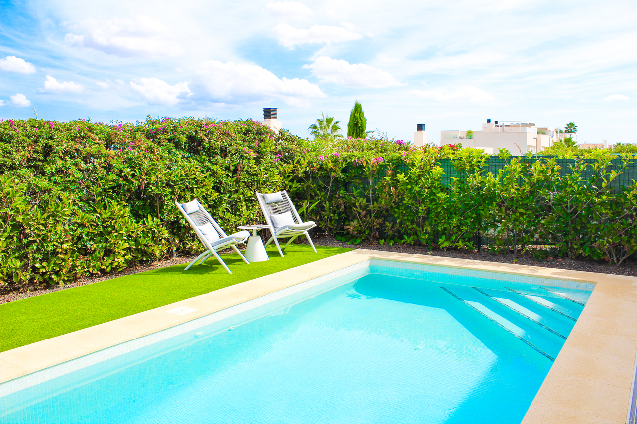Master bedroom in villa for sale in Algorfa
