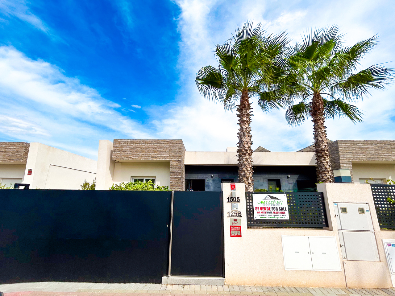 Bathroom in villa for sale in Algorfa