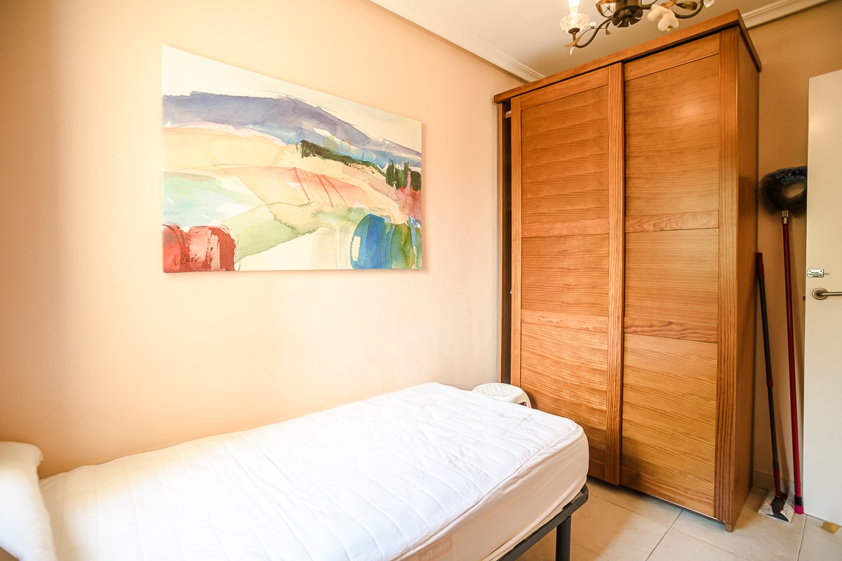 Master bedroom in villa for sale in Torrevieja