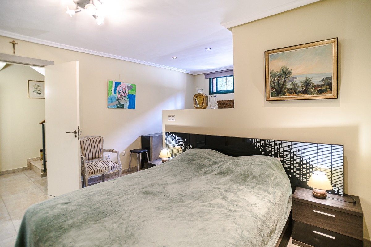 Terrace in villa for sale in Torrevieja