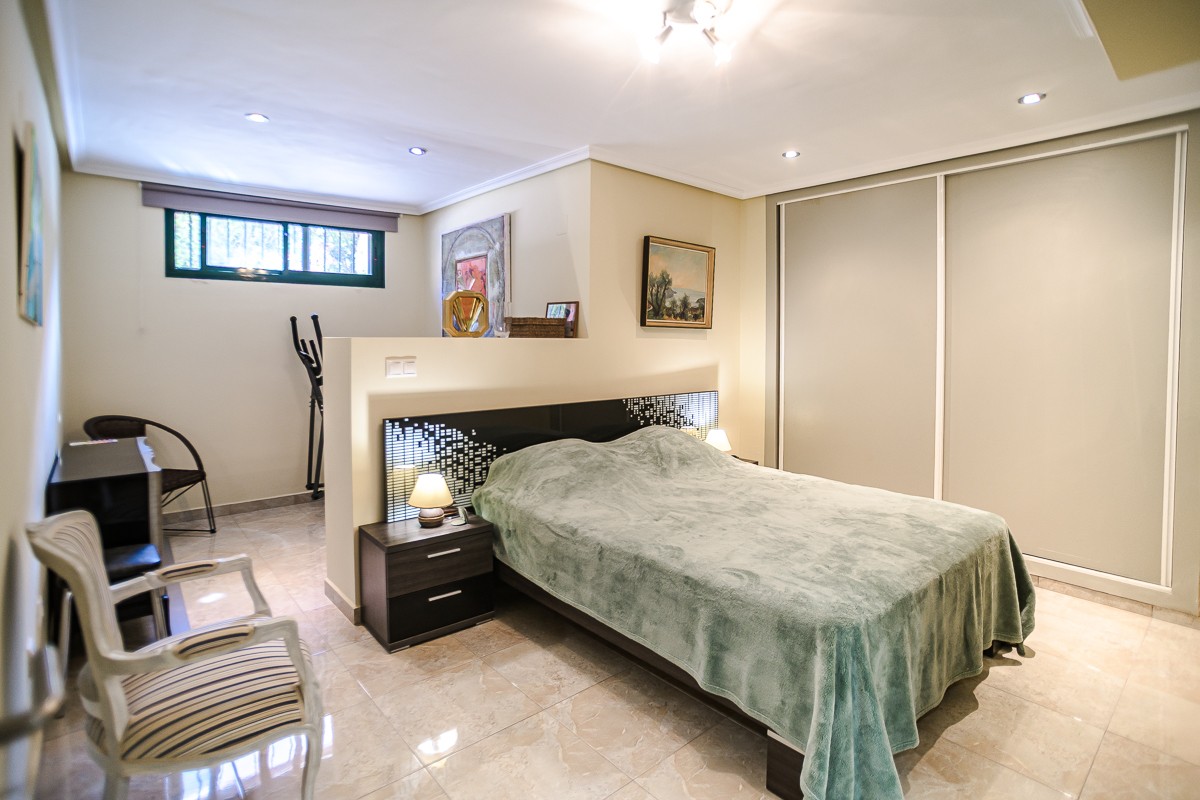 Pool area in villa for sale in Torrevieja