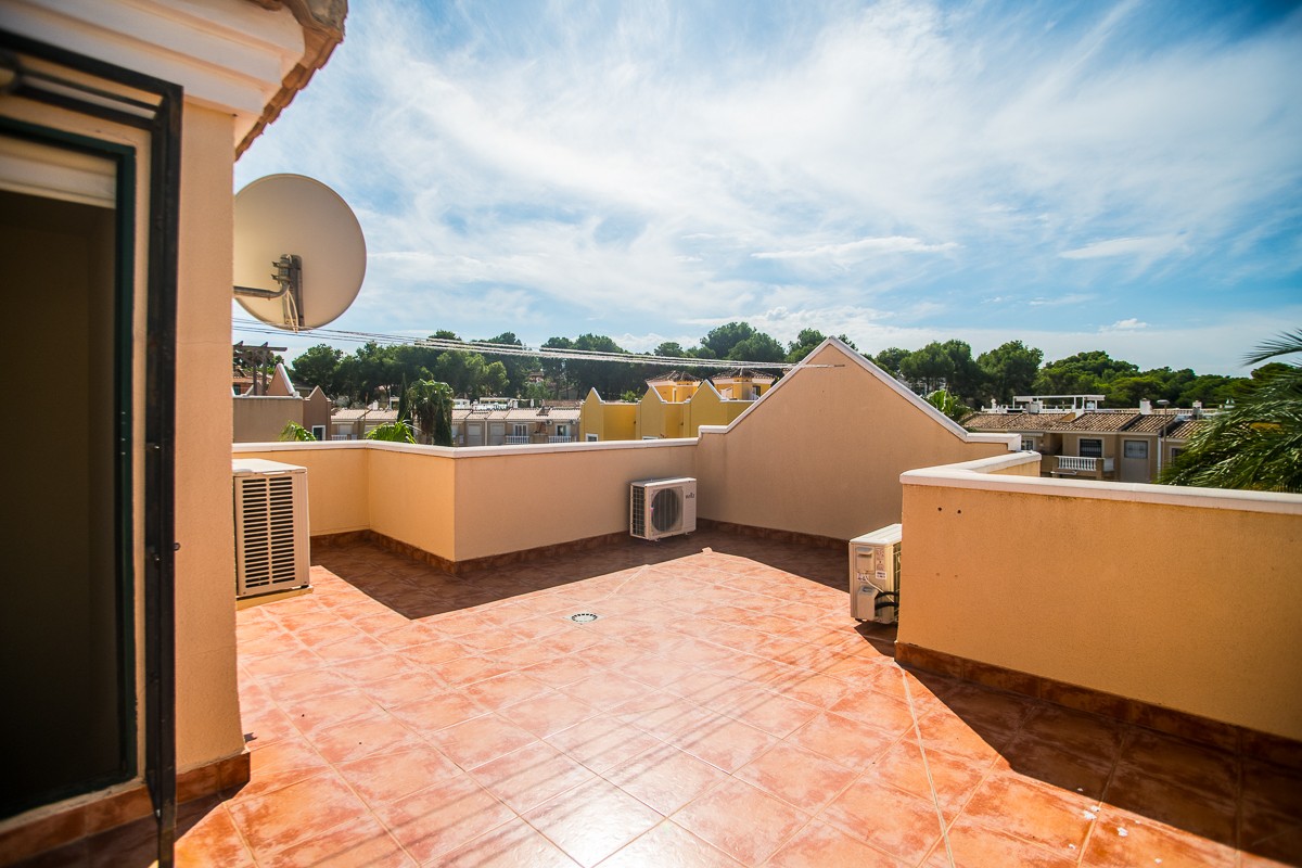 Exterior view in villa for sale in Torrevieja