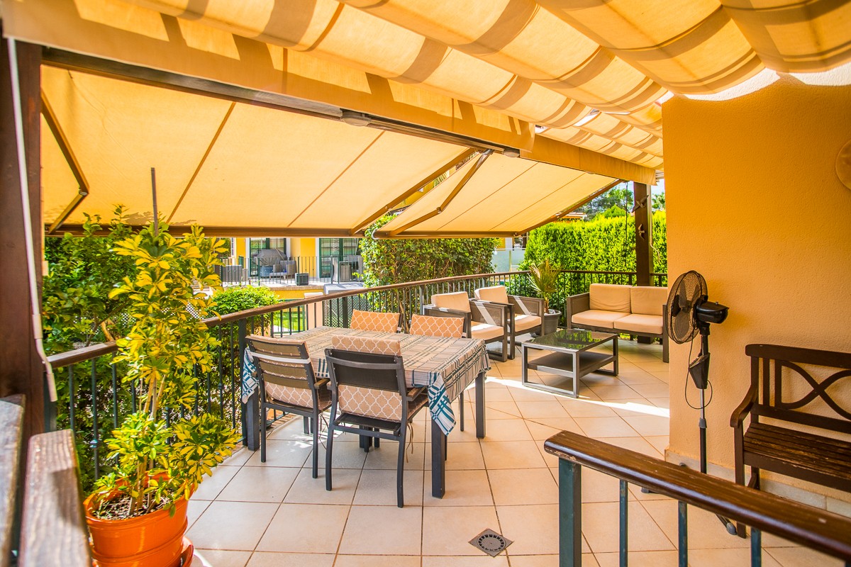 Pool area in villa for sale in Torrevieja