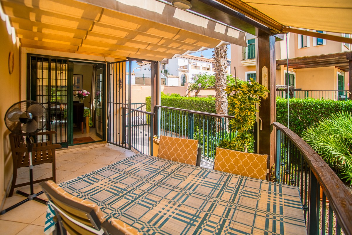 Garden in villa for sale in Torrevieja