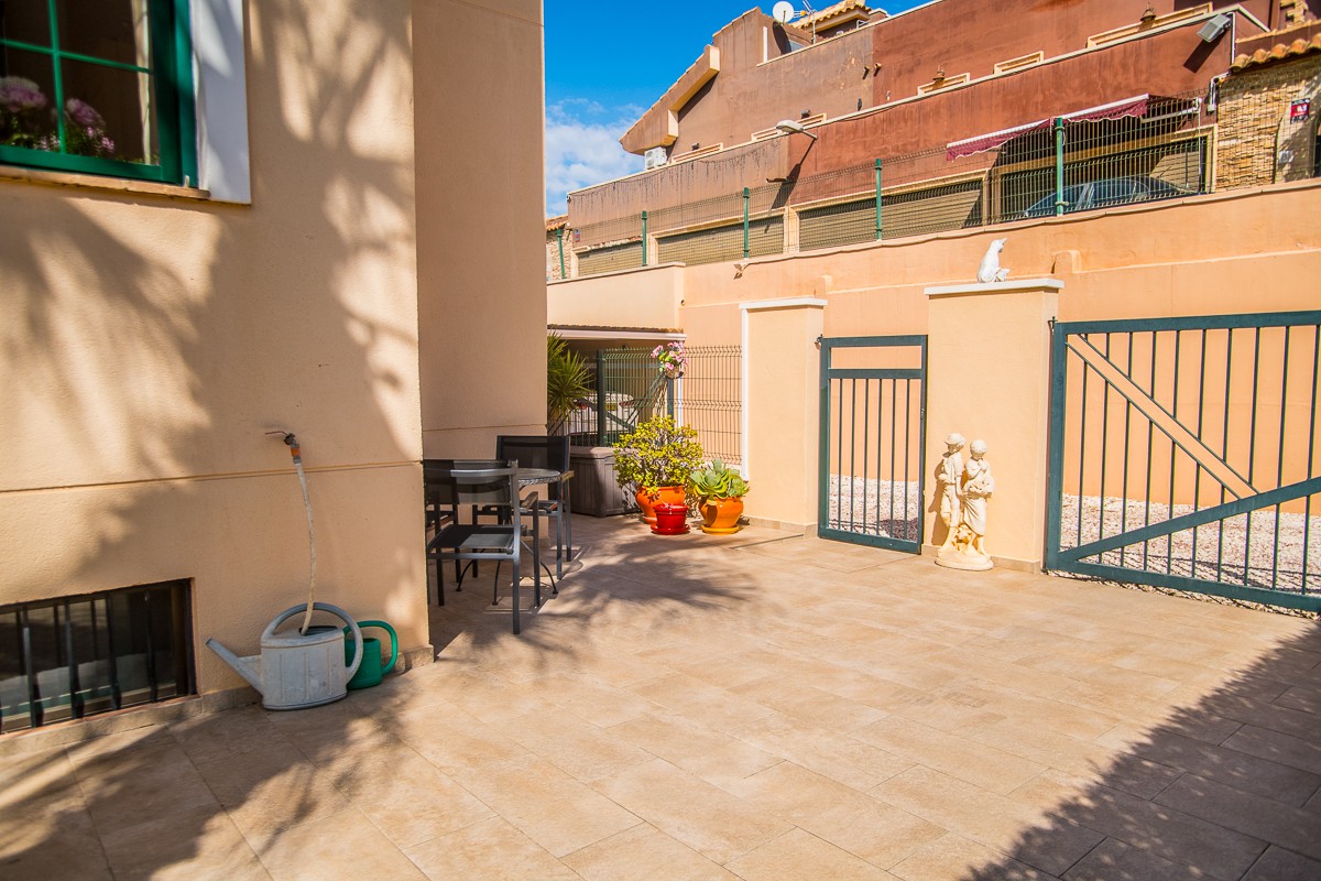 Dining area in villa for sale in Torrevieja