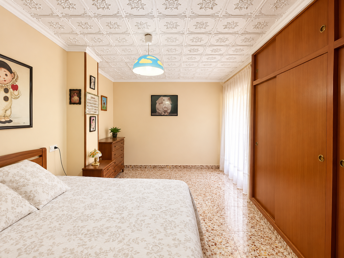 SPACIOUS AND BRIGHT 3-BEDROOM APARTMENT WITH TERRACE AND BALCONY – READY TO MOVE IN Discover this fantastic apartment offering 139 m² of built area and 132 m² of usable space