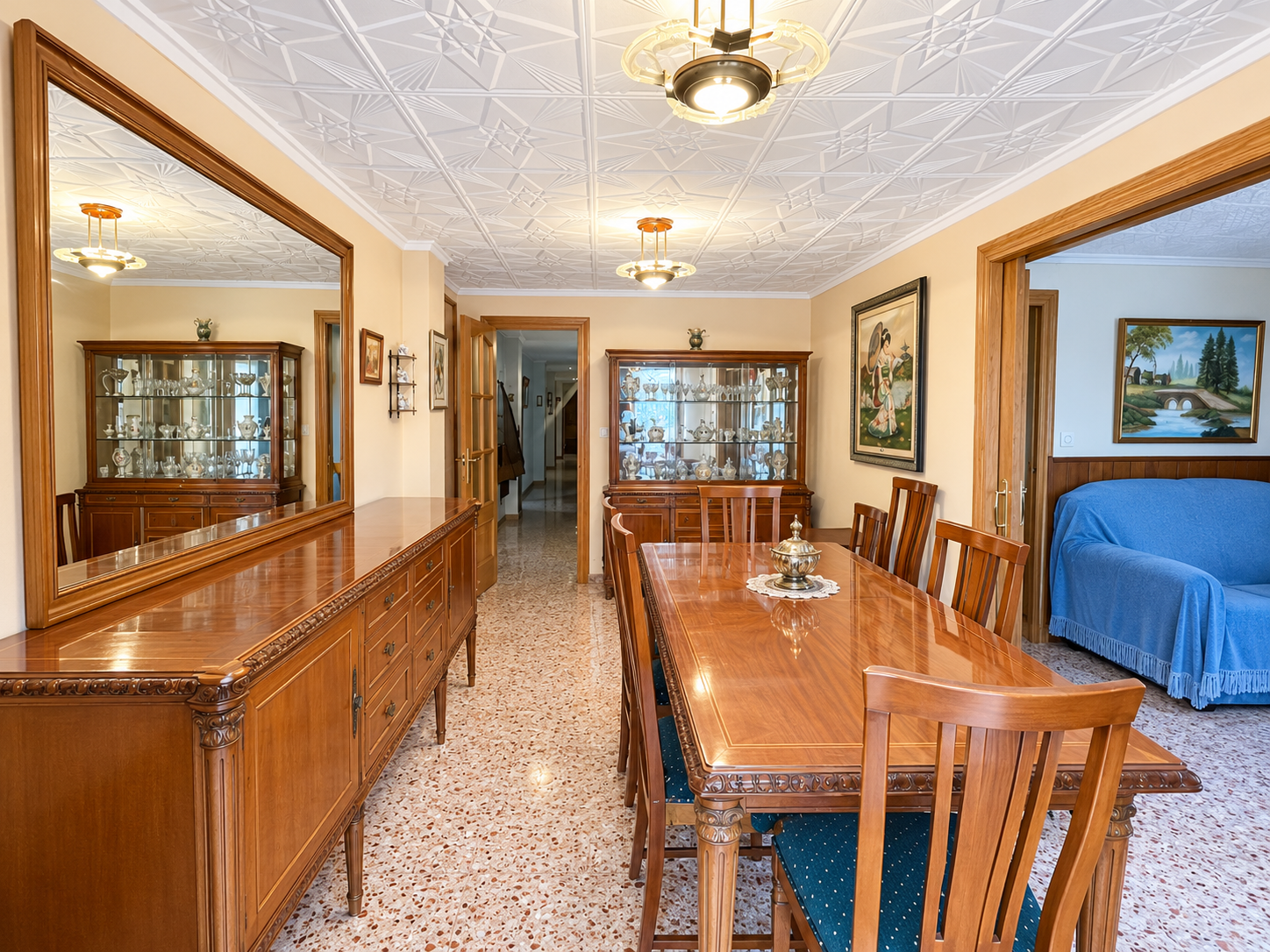 SPACIOUS AND BRIGHT 3-BEDROOM APARTMENT WITH TERRACE AND BALCONY – READY TO MOVE IN Discover this fantastic apartment offering 139 m² of built area and 132 m² of usable space