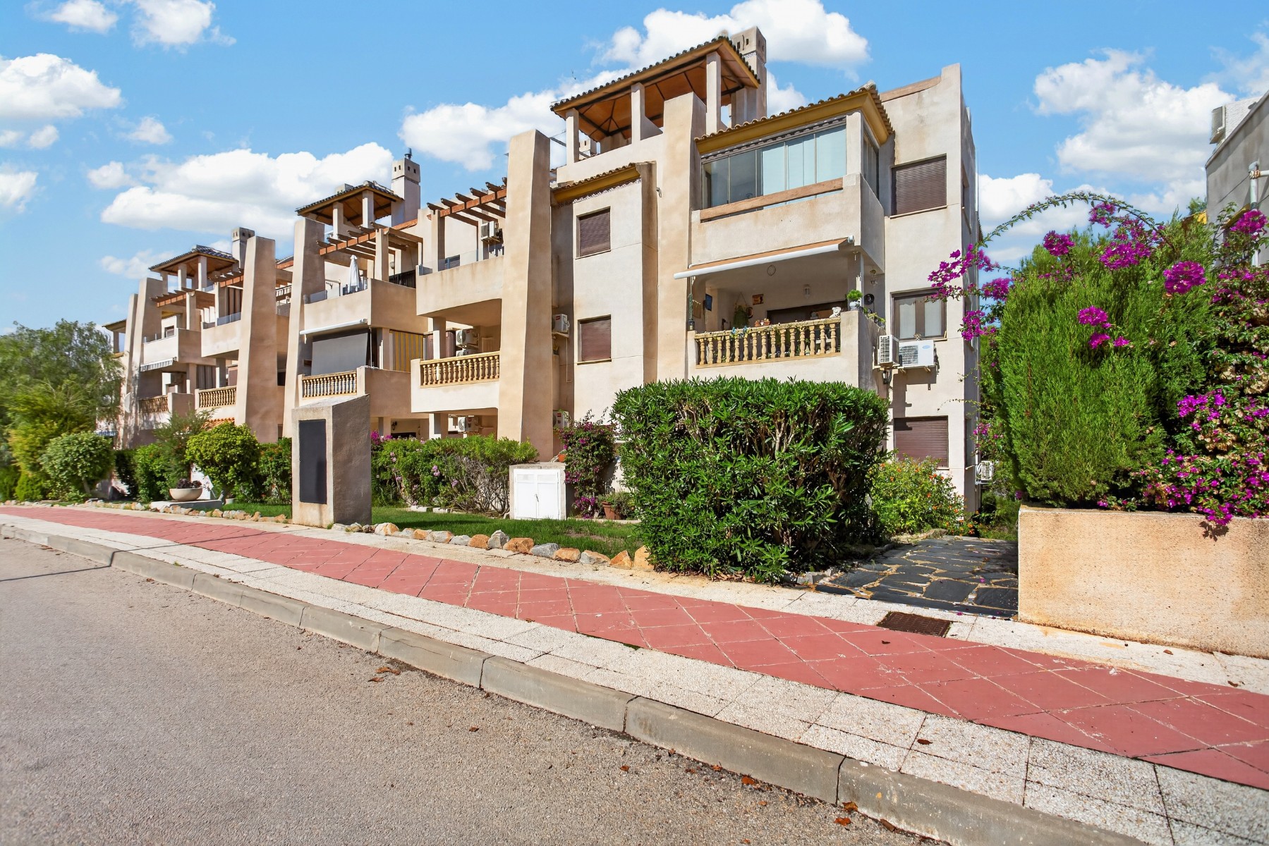 Bedroom in apartment for sale in Orihuela Costa