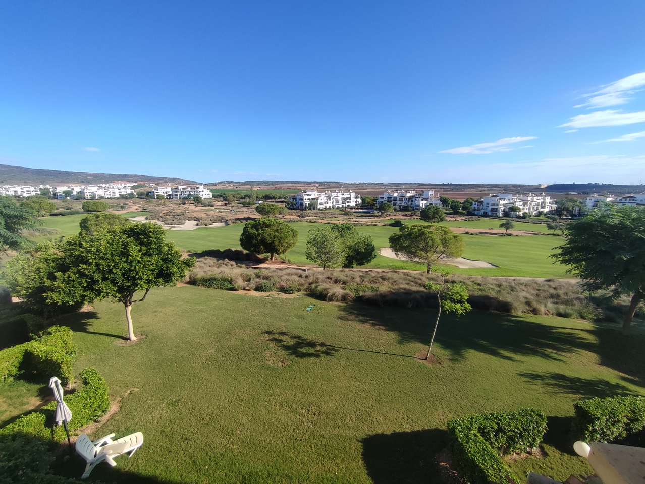 This upgraded apartment set on the second floor has great golf views and additionally benefits from having a second bathroom