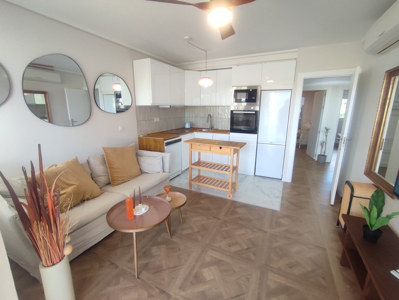 This fully upgraded extremely rare ground floor apartment with 3-bedrooms and 2-bathrooms has an enviable location only steps from the resort centre