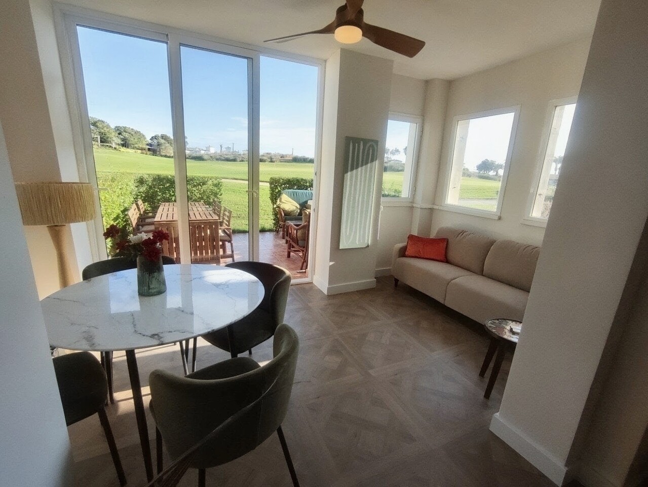 This fully upgraded extremely rare ground floor apartment with 3-bedrooms and 2-bathrooms has an enviable location only steps from the resort centre