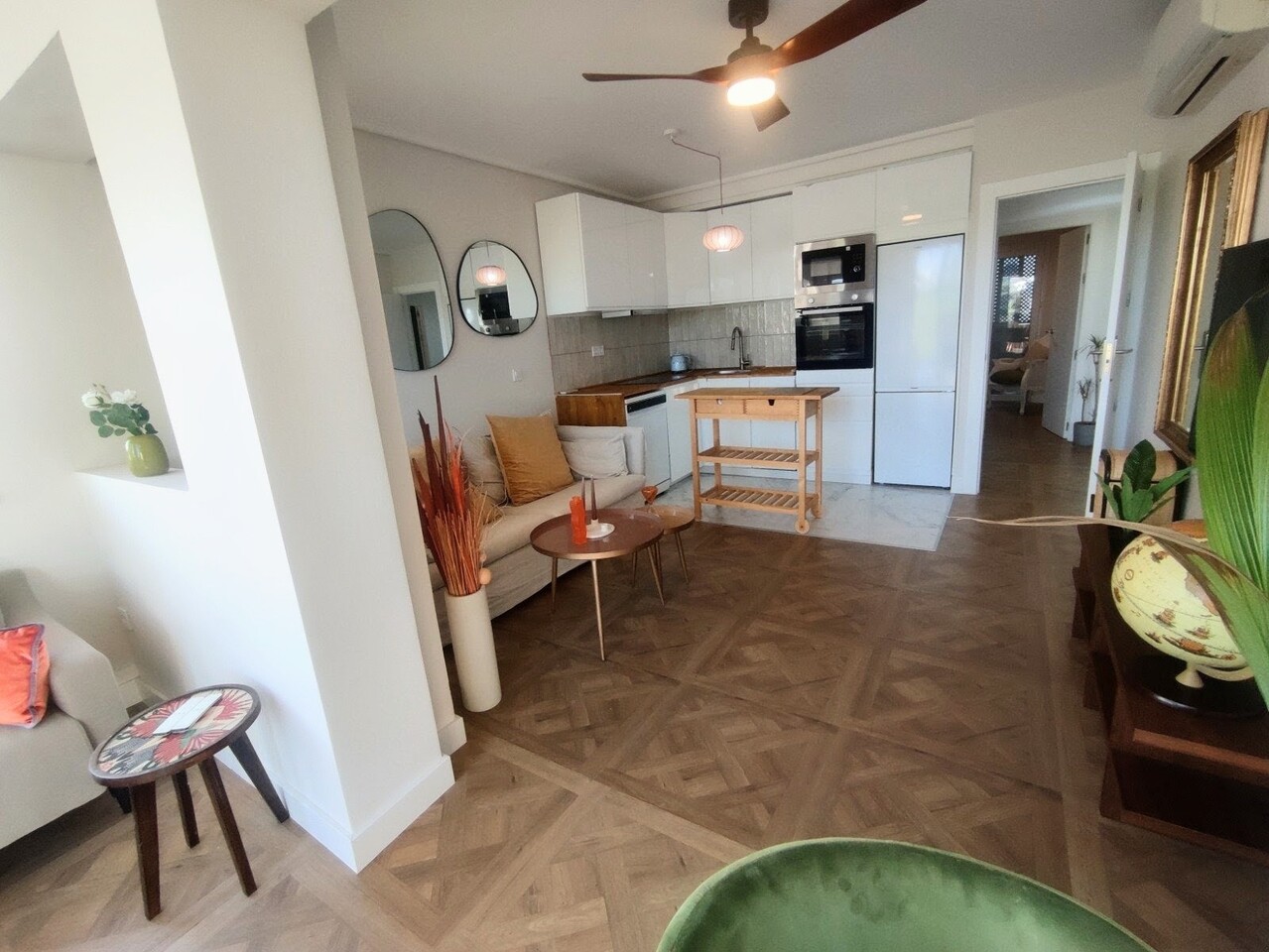 This fully upgraded extremely rare ground floor apartment with 3-bedrooms and 2-bathrooms has an enviable location only steps from the resort centre