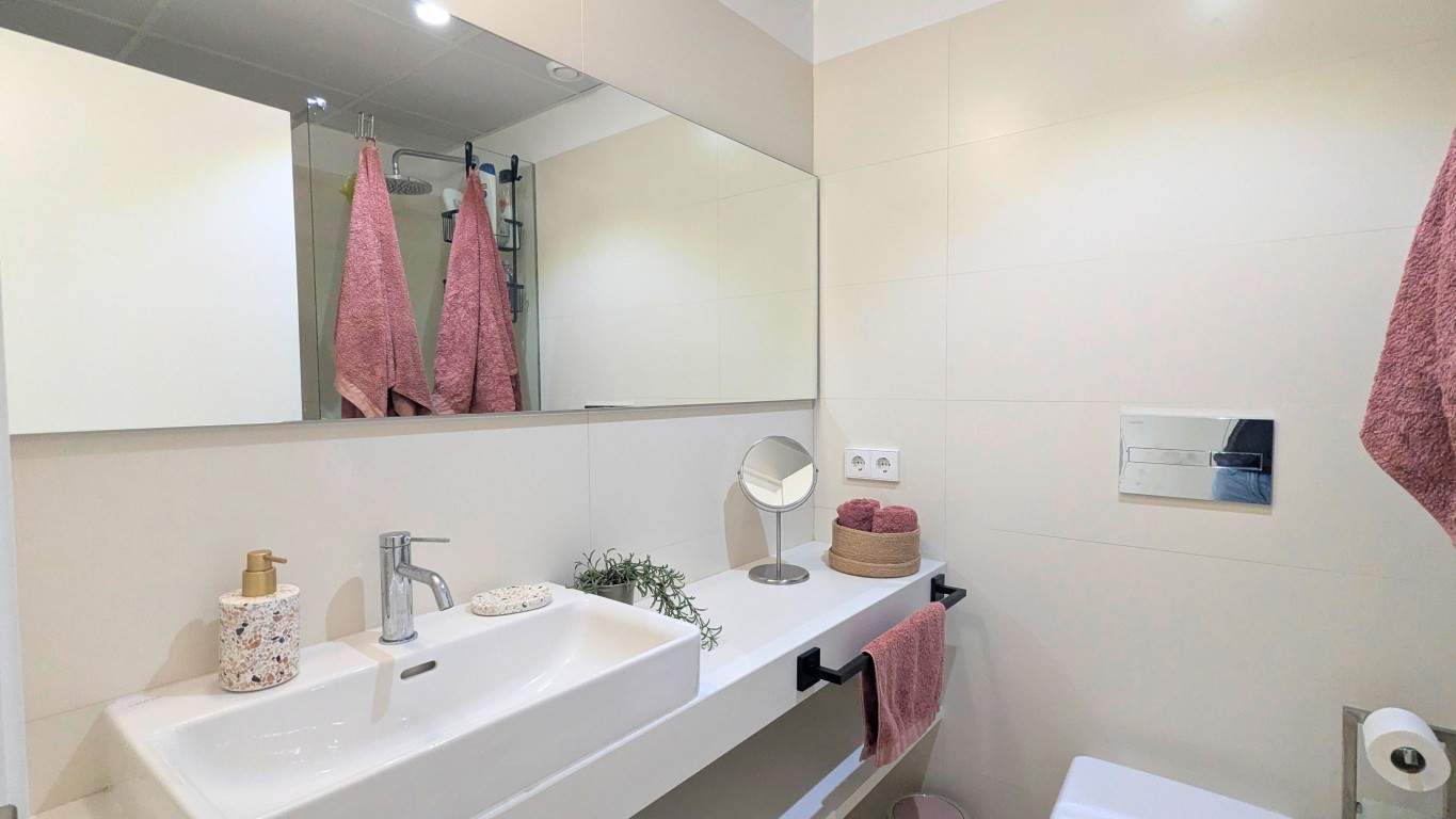 Bedroom in apartment for sale in Los Balcones