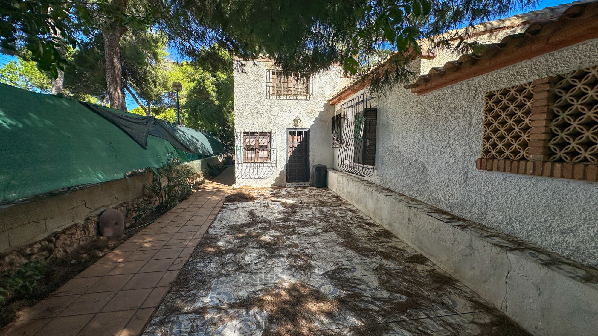 Terrace in villa for sale in Orihuela Costa