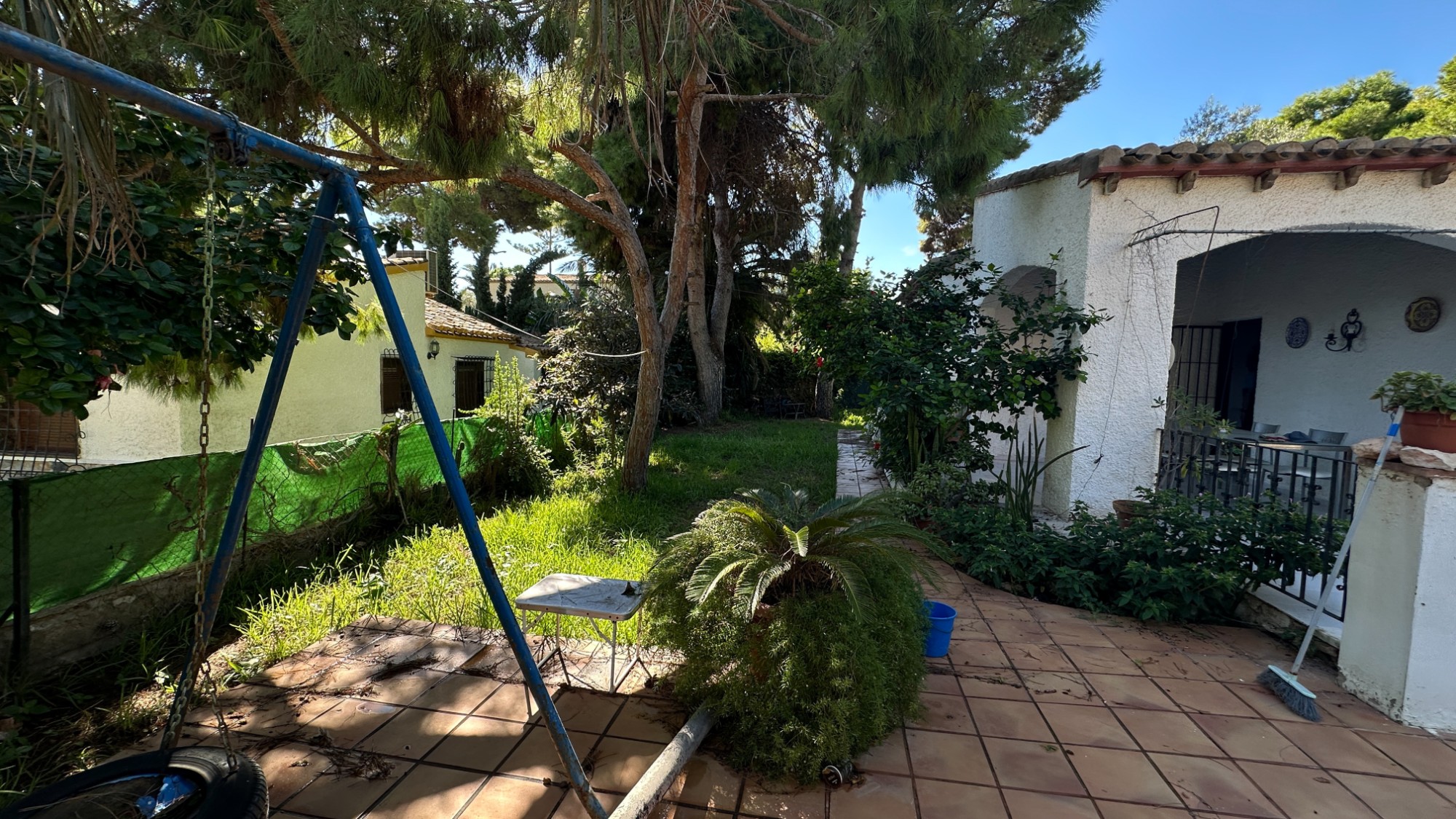Garden in villa for sale in Orihuela Costa