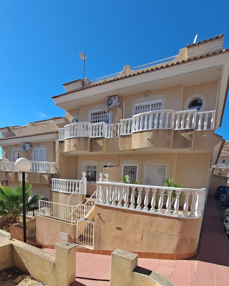 Bedroom in terraced for sale in Villamartin