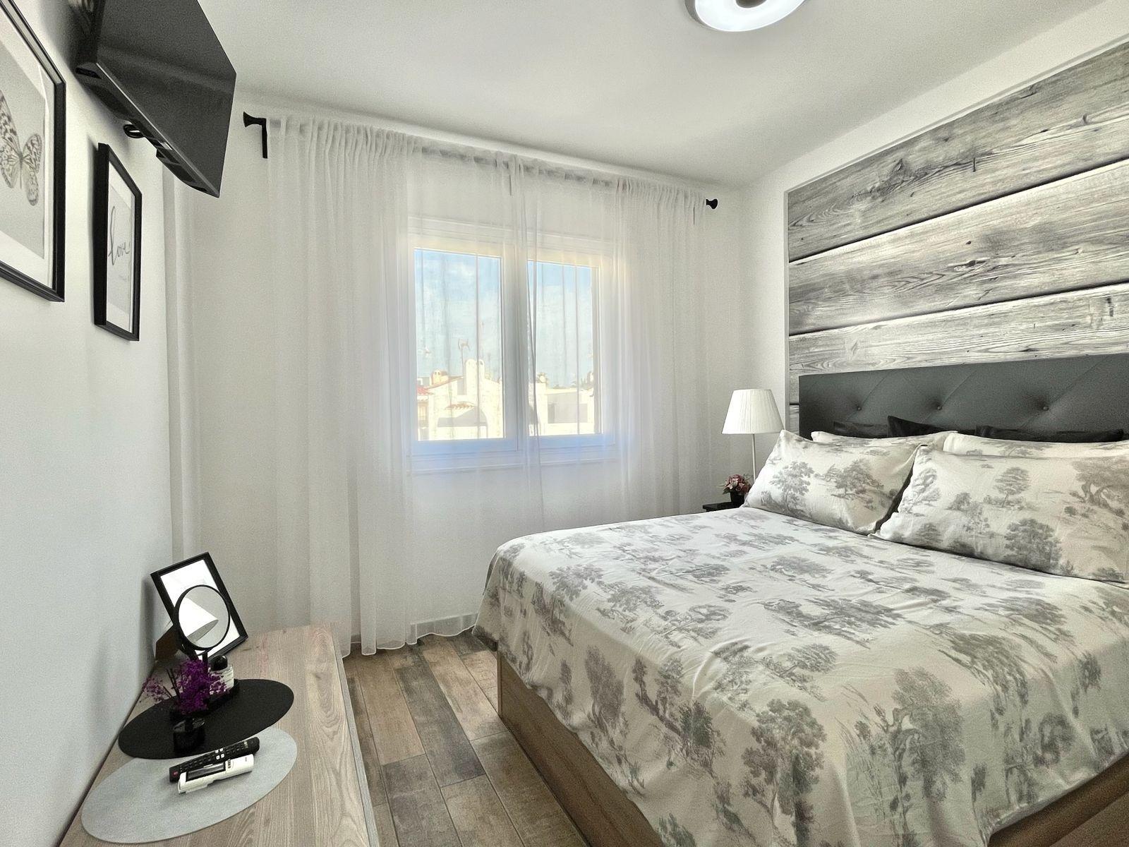 Master bedroom in apartment for sale in Torrevieja